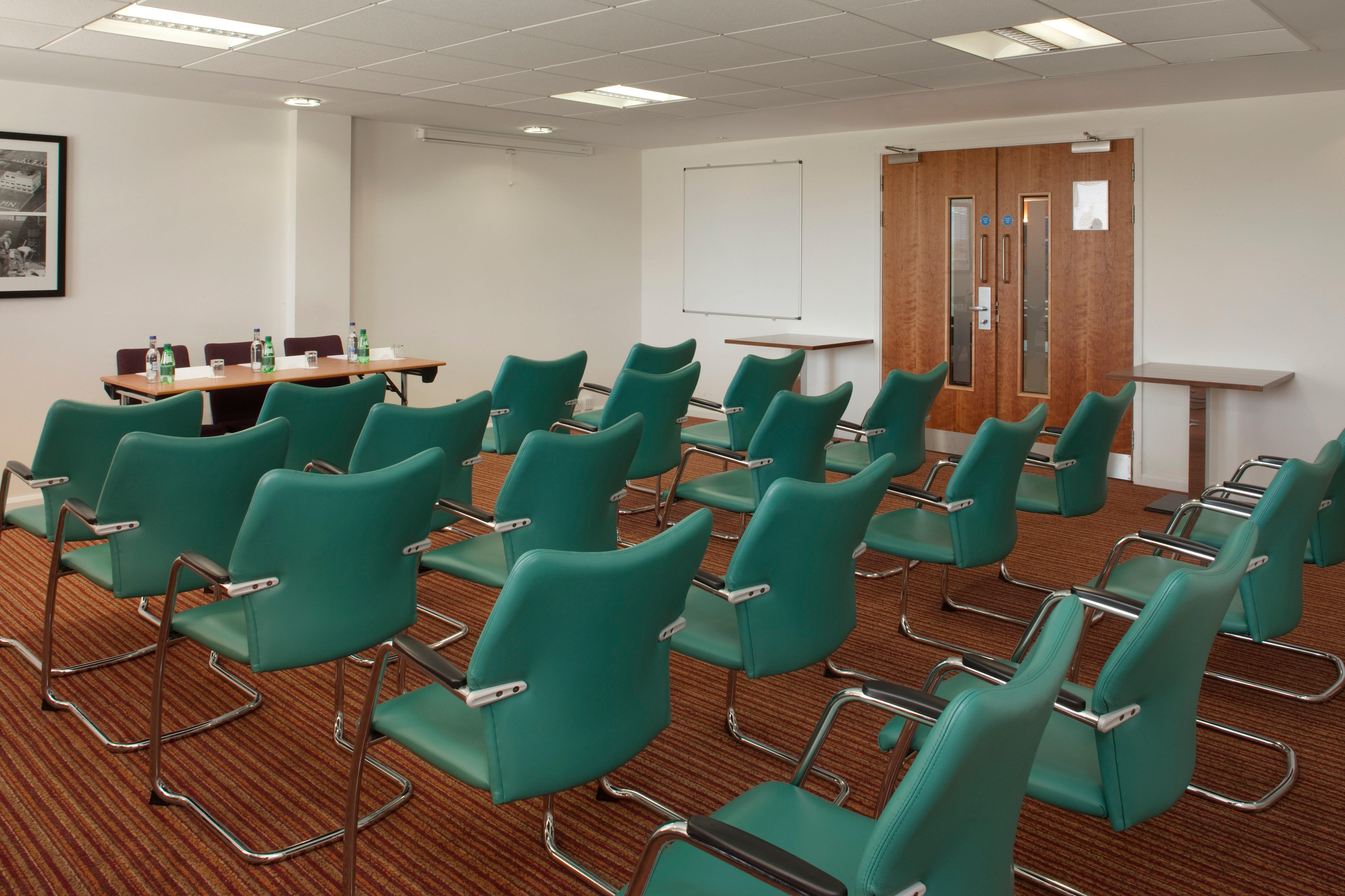 Holiday Inn Express Ramsgate - Minster By Ihg Exterior photo