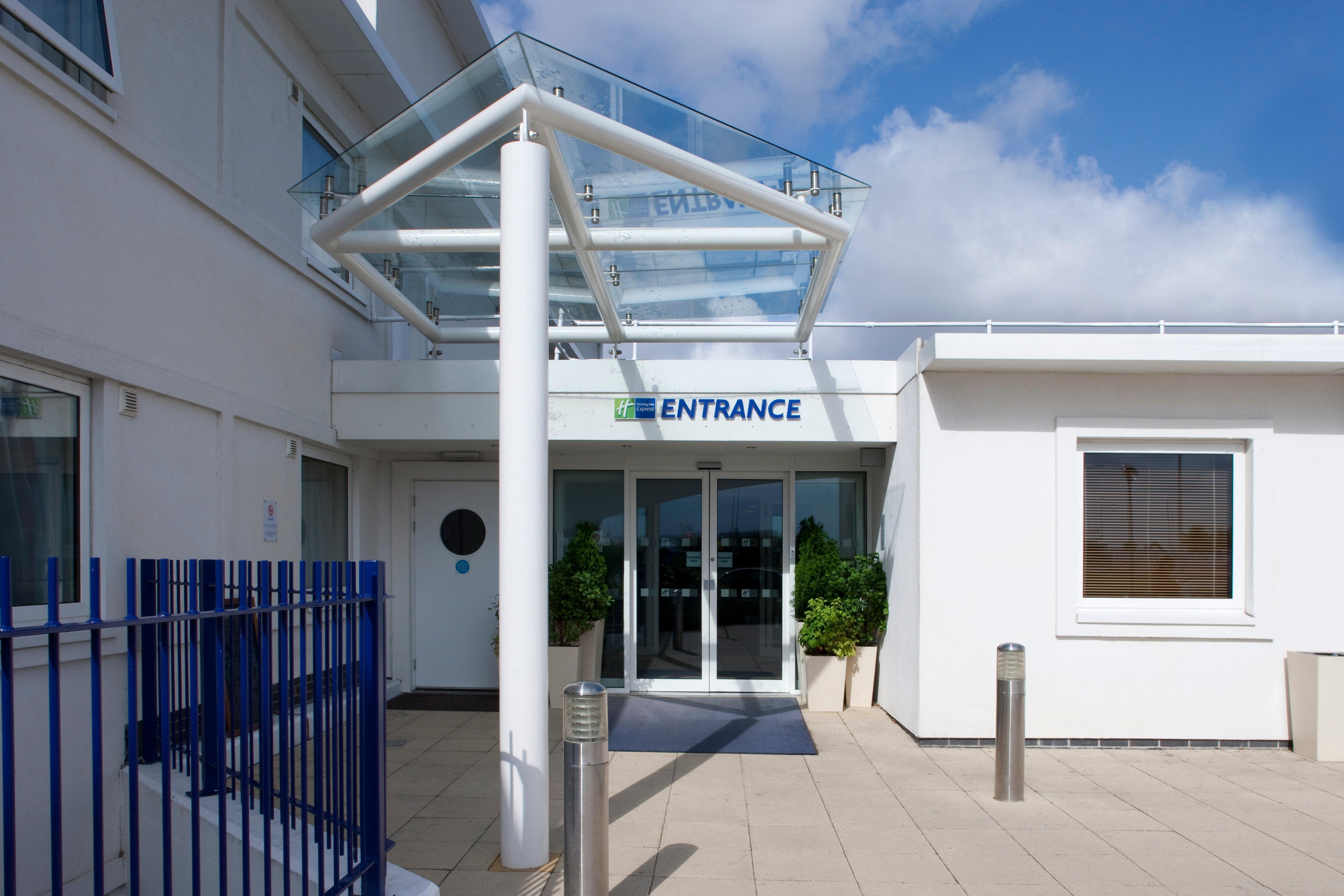 Holiday Inn Express Ramsgate - Minster By Ihg Exterior photo