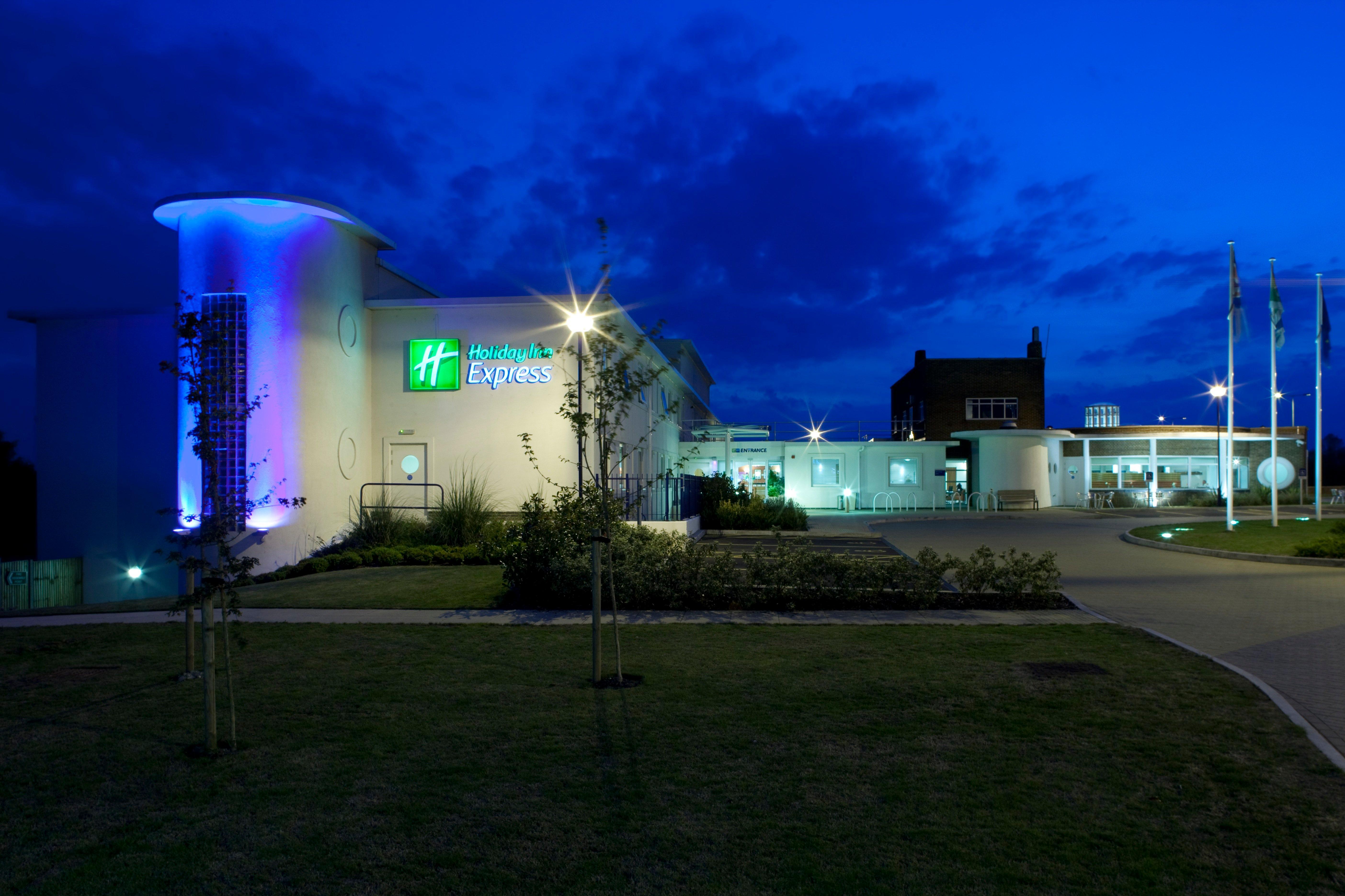Holiday Inn Express Ramsgate - Minster By Ihg Exterior photo